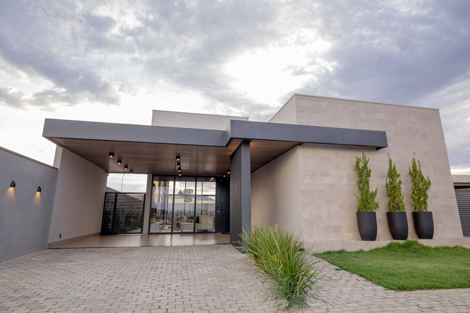 Residência contemporânea projetada pela ARCH+